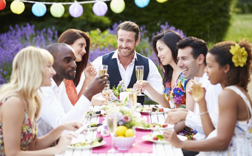 5 Tips For Hosting An Elegant Outdoor Party