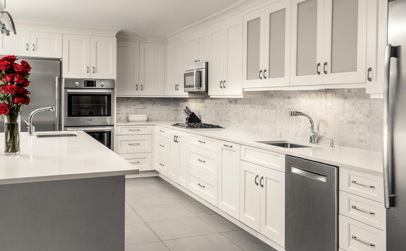 Choose the Right Features for Your Custom Kitchen Cabinet